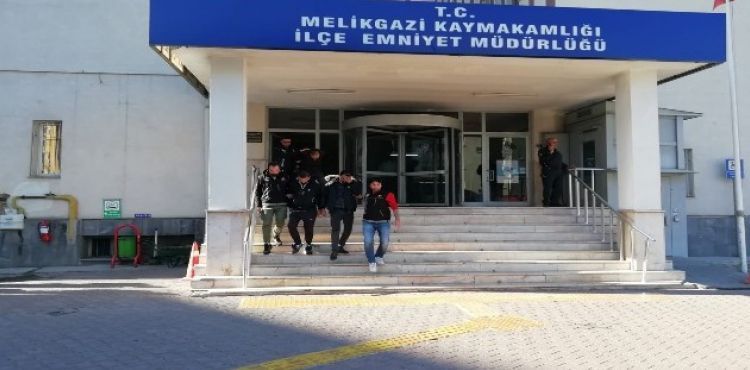 Uyuşturucu operasyonunda yakalanan 4 şahıs adliyeye sevk edildi