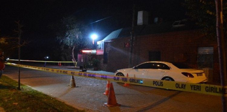 Büyükçekmece Sahilinde iki grup arasında çıkan kavgada 2 kişi yaralandı