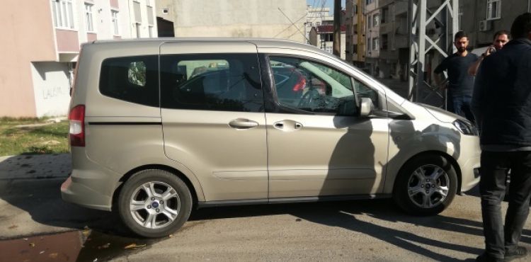 TEM'de hareketli dakikalar, suçlu polis arabasını alıp kaçtı