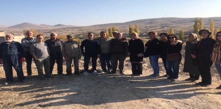 Kayseri Öğretmen Evi 25 kişi ile 550 fidanı toprakla buluşturdu