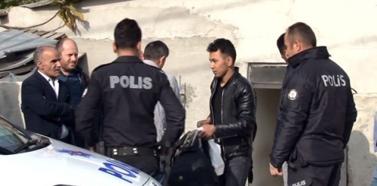 Sultangazi'de göçmen kaçakçıları Afgan aileyi eve kilitledi