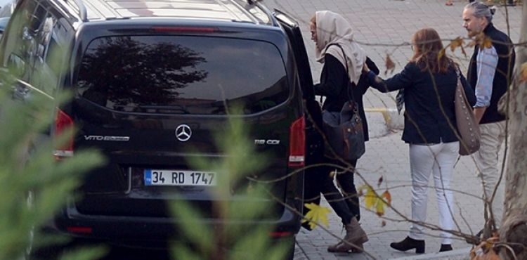 Ölü bulunan İngiliz ajanın eşine yurt dışı yasağı