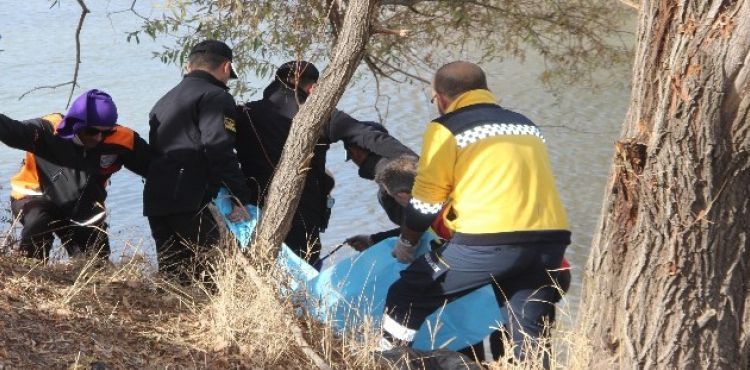 Kayıp olarak aranan şahsın cesedi Kızılırmak'ta bulundu.