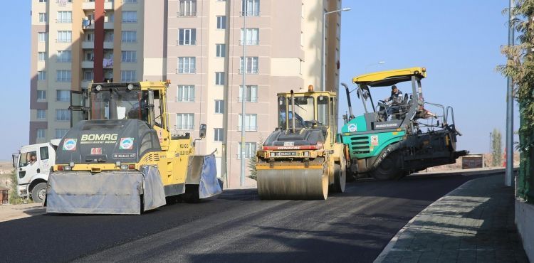 YEŞİLYURT MAHALLESİ’NDE ASFALT ÇALIŞMASI