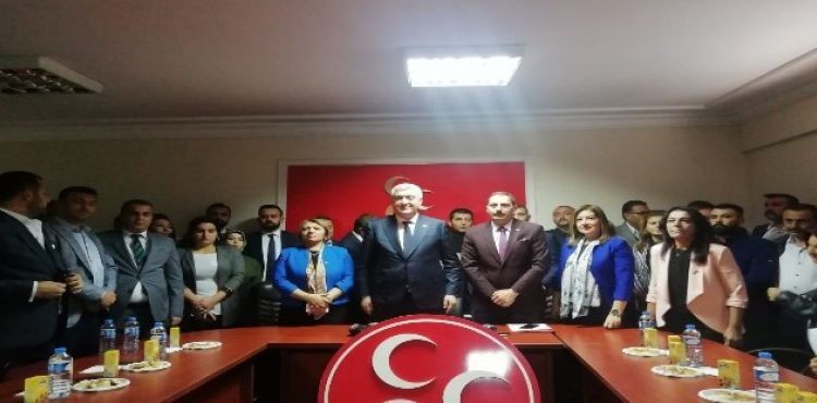 MHP Melikgazi'de bayrak devir teslimi yapıldı