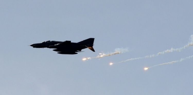 Rus uçakları ve Esad rejiminden İdlib'e saldırı