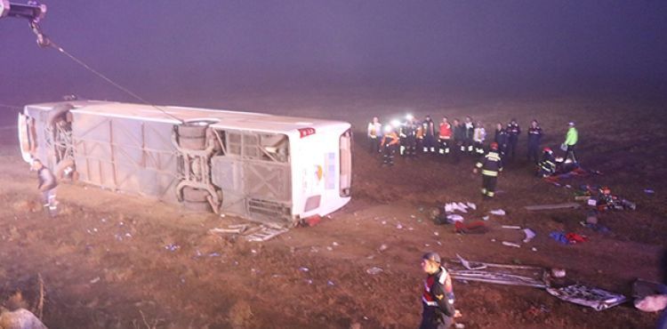 Aksaray'da otobüs şarampole devrildi: 1 ölü, 51 yaralı