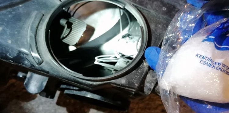 Otomobilin farından uyuşturucu çıktı
