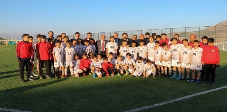 Bülent Uygun, Yerköy Futbol Akademisini ziyaret etti