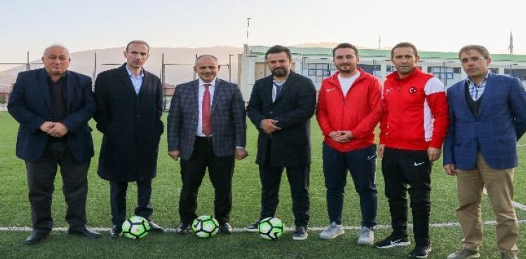 Geleceğin yıldız futbolcuları Yahyalı'dan yetişecek