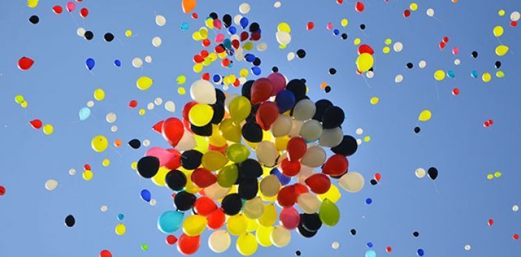 Öğretmenler 2 bin balon uçurdu