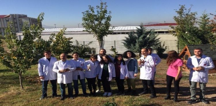 Prof. Dr. Akar: ”İnsanlar doğal yaşamı da görsünler diye Gelengi bahçesini kurduk”