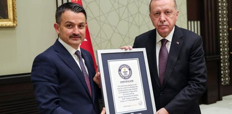 Dünya rekoru belgesi Cumhurbaşkanı Erdoğan'a verildi