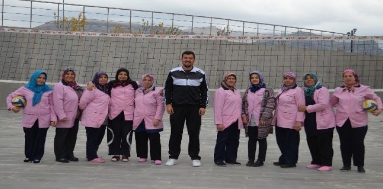 Evinin Sultanları filede karşı karşıya geldi