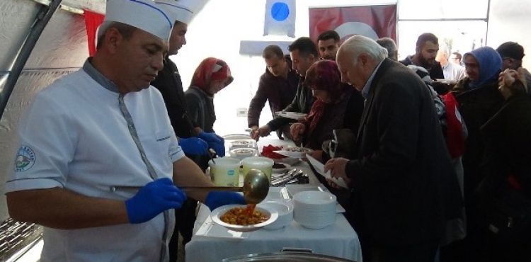 Diyarbakır Anneleri'ne mantı ikramı