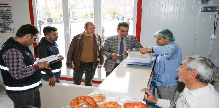 Zabıta ekipleri fırın ve okul kantinlerini denetledi