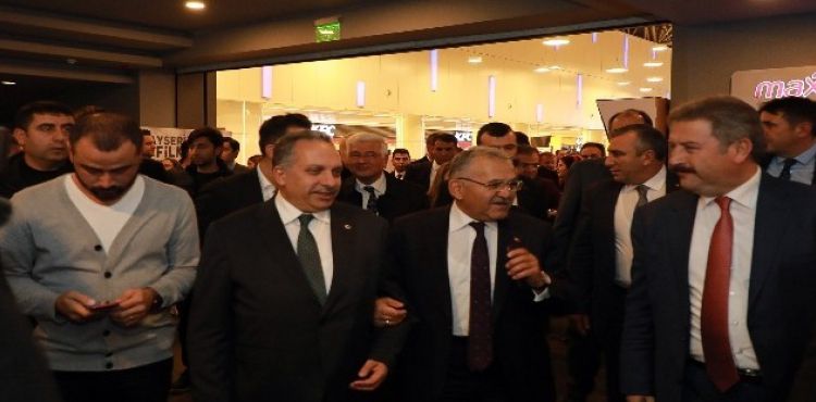 Festivale görkemli açılış