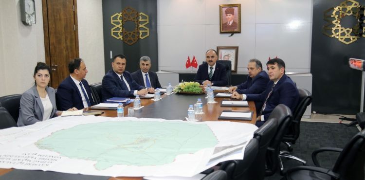 Talas Belediyesi’nden Vali Günaydın’a Sunum