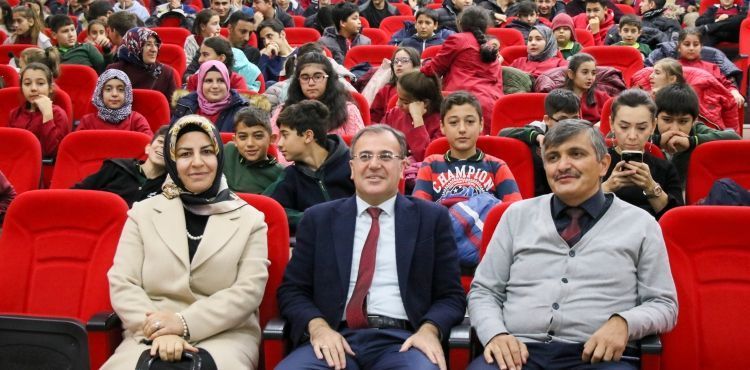 ÖĞRENCİLERE SAĞLIKLI BESLENME EĞİTİMİ