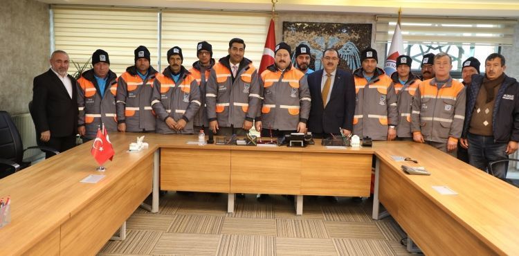 Başkan Palancıoğlu önce kendisi giydi