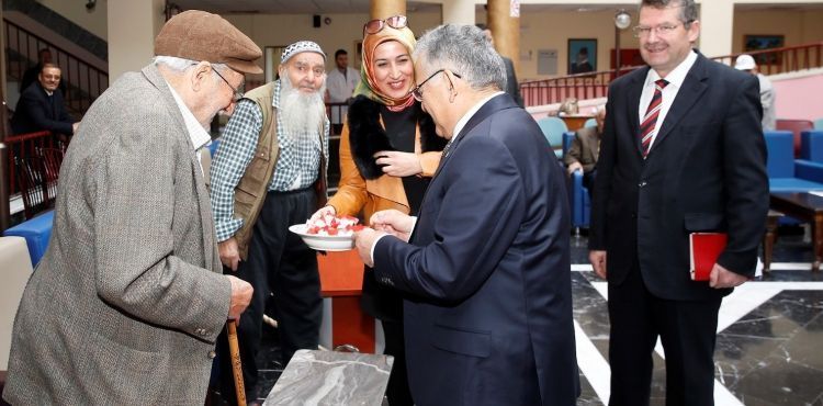BÜYÜKKILIÇ’TAN HUZUREVİ’NE ZİYARET
