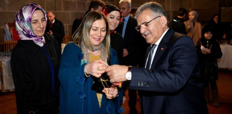 BAŞKAN BÜYÜKKILIÇ, AK KADINLARIN KERMESİNDE