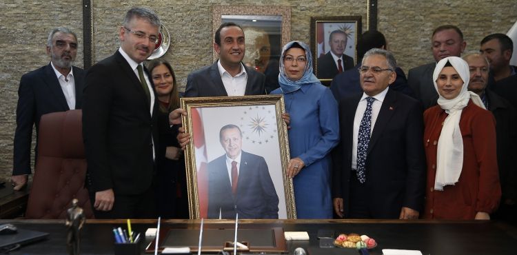 “BAŞKALARINA LAF, BİZLERE İCRAAT YAKIŞIR”