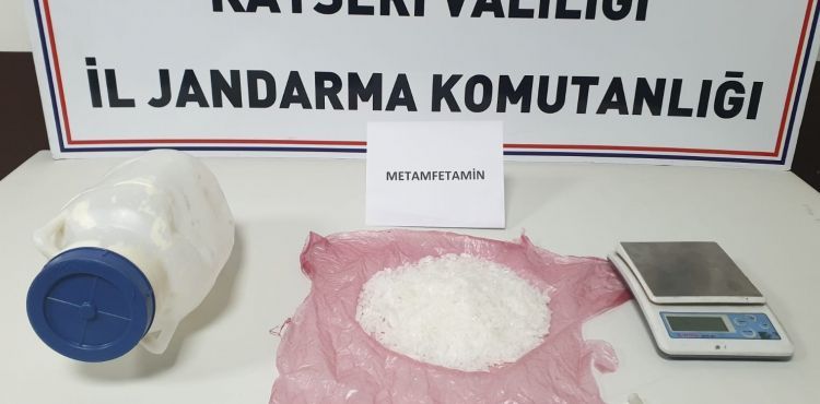 Jandarma peynir bidonlarında uyuşturucu ele geçirdi