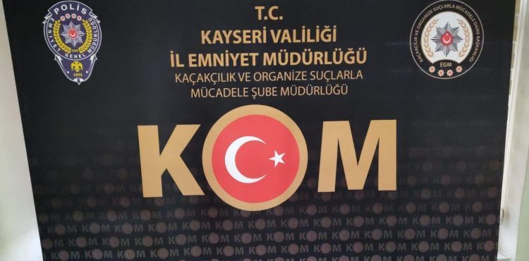 Kayseri'de kaçak cep telefonu operasyonu