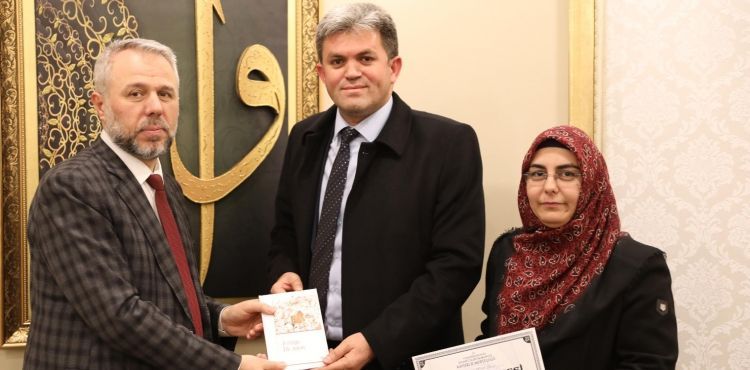 Evlilik seminerine katılanlara İl Müftülüğünden sertifika ve hediye
