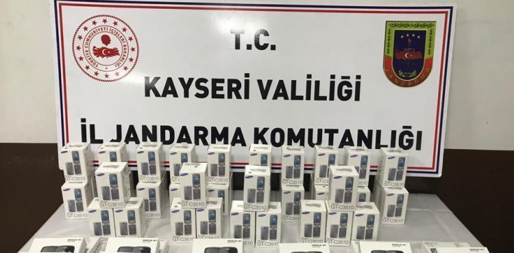 İşyerinde kaçak cep telefonu satan 1 kişi gözaltına alındı