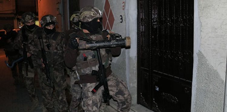 Uyuşturucu suçundan arananlara şafak operasyonu