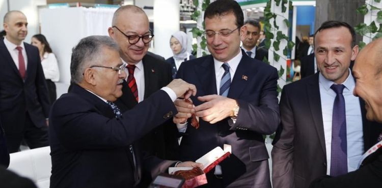 Başkan Büyükkılıç, Belediye Başkanlarına pastırma ikram etti