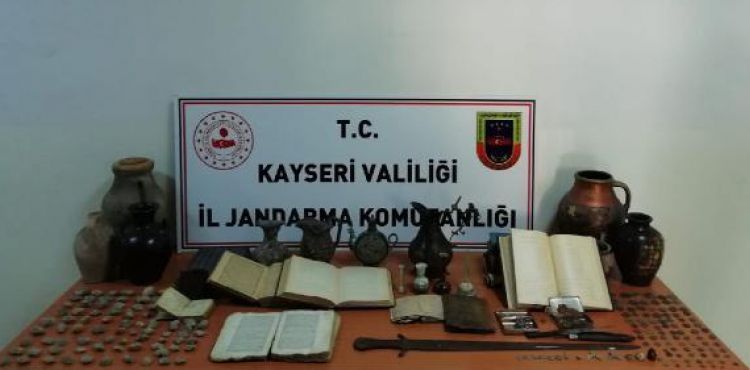 Kayseri'de tarihi eser kaçakçılarına operasyon: 2 gözaltı
