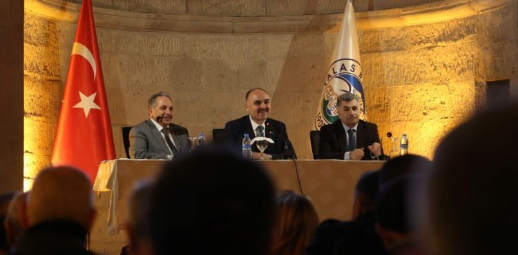 Vali Günaydın Talas’ta Muhtarlarımızla Bir Araya Geldi