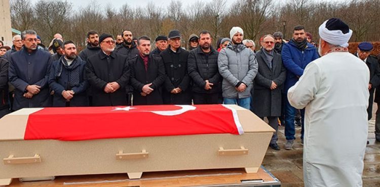 Efsanevi güreşçi Kazım Ayvaz toprağa verildi