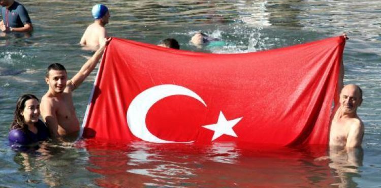 Eksi 2 derecede, yüzme şenliği