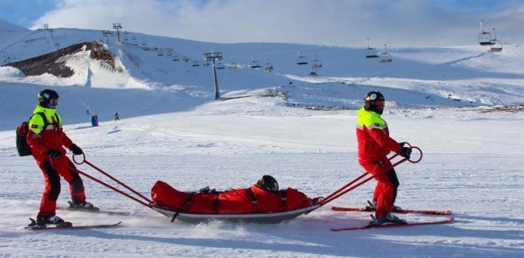 Erciyes'te pist güvenlik ekibi devriye geziyor