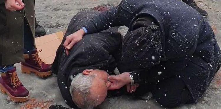 Zabıta, dili boğazına kaçan vatandaşı yaptığı ilk yardımla kurtardı
