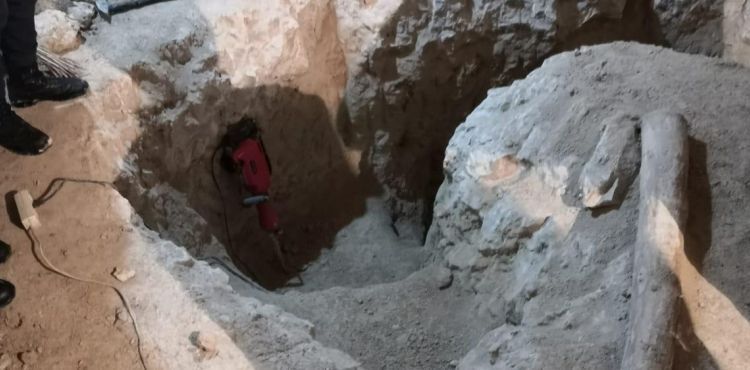 Evinin bodrumunda kazı yaparken yakalandı
