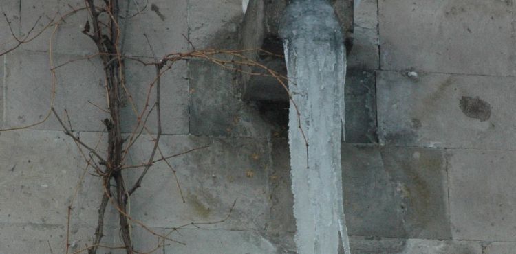 Buz sarkıtları korkutuyor