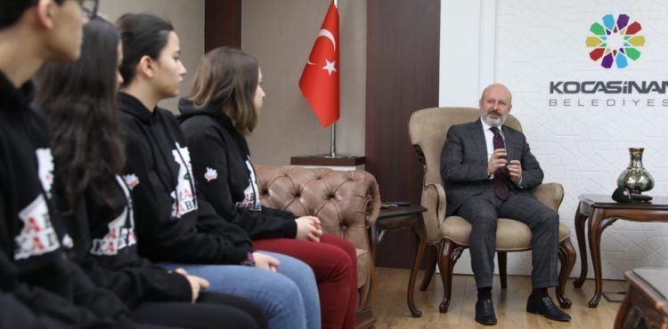 Başkan Çolakbayrakdar, öğrencileri ağırladı