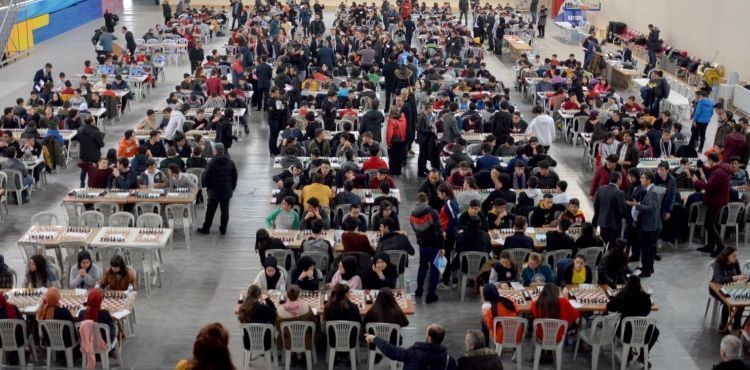 Öğrenciler satranç turnuvasında yarıştı