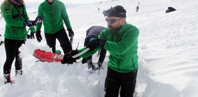 Erciyes Kayak Merkezi'nde 'çığ' eğitimi