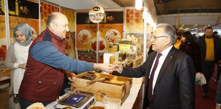 Başkan Büyükkılıç, Yöresel Ürünler fuarını ziyaret etti