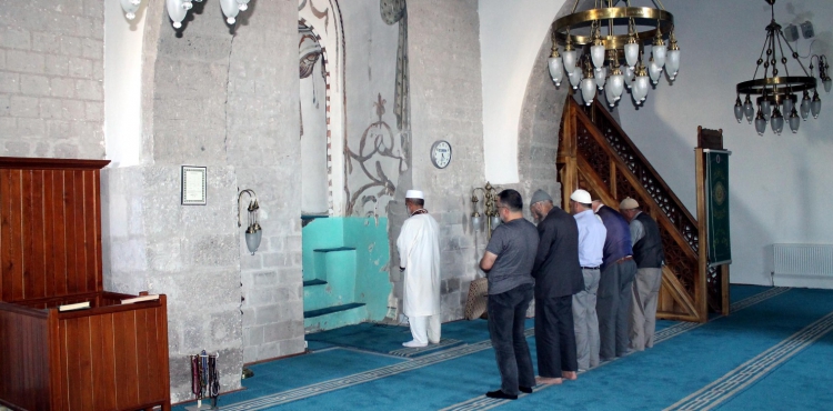 Tarihi cami 1279 yıldır Müslümanlara hizmet veriyor