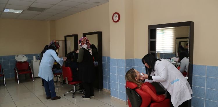 MELMEK KUAFÖRLÜK KURSLARI KADINLARA İSTİHDAM KAPISI AÇIYOR