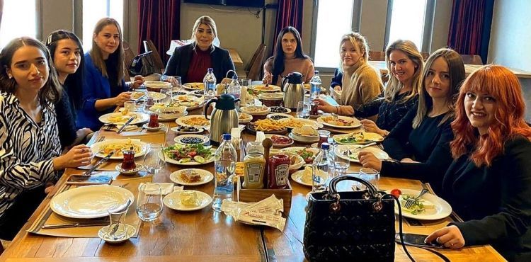 Kayserispor Başkanı Berna Gözbaşı futbolcuların eşleriyle bir araya geldi