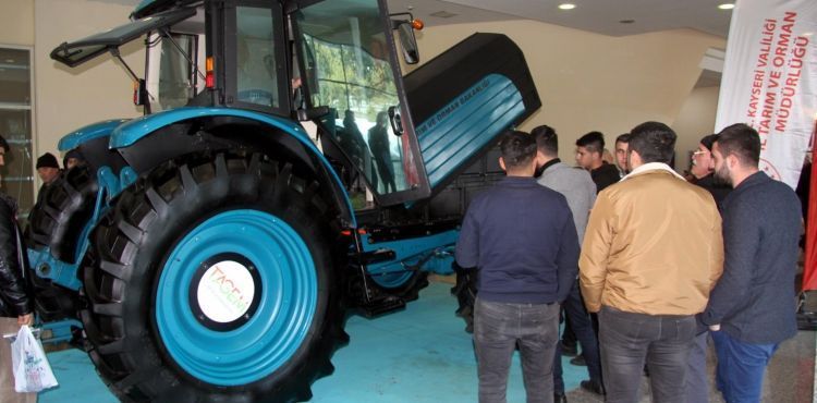 Tarım fuarına ilk elektrikli traktör damgasını vurdu