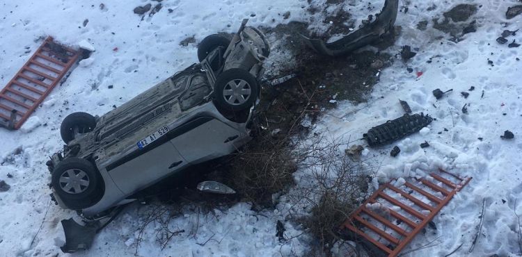 Kayseri'de hafif ticari araç takla attı: 2 ölü, 2 yaralı